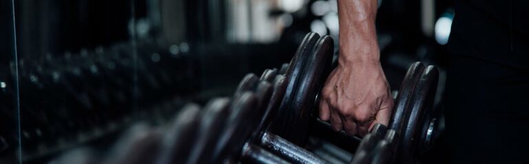 Progressive overload: is it better to increase the load or the number of repetitions?