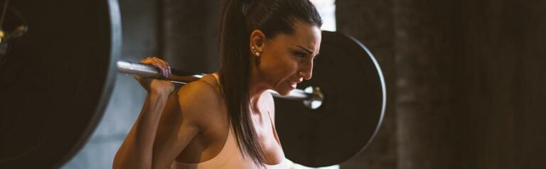 Use of elastic bands in squat and performance benefits