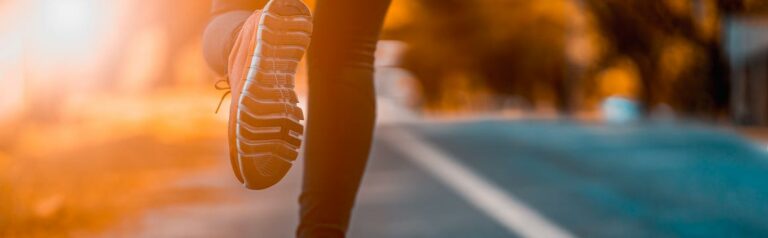 Réduire l’impact en course à pied : Chaussures de sport ou pieds nus ?