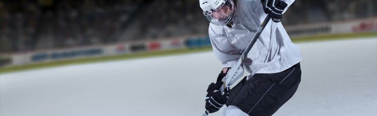 Amélioration de la vitesse en hockey sur glace grâce au travail avec résistance élastique
