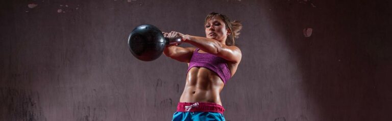Activation des muscles stabilisateurs du tronc en kettlebell swing à 1 ou 2 mains