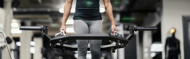 A shrug variant to better increase the trapezius muscle activation